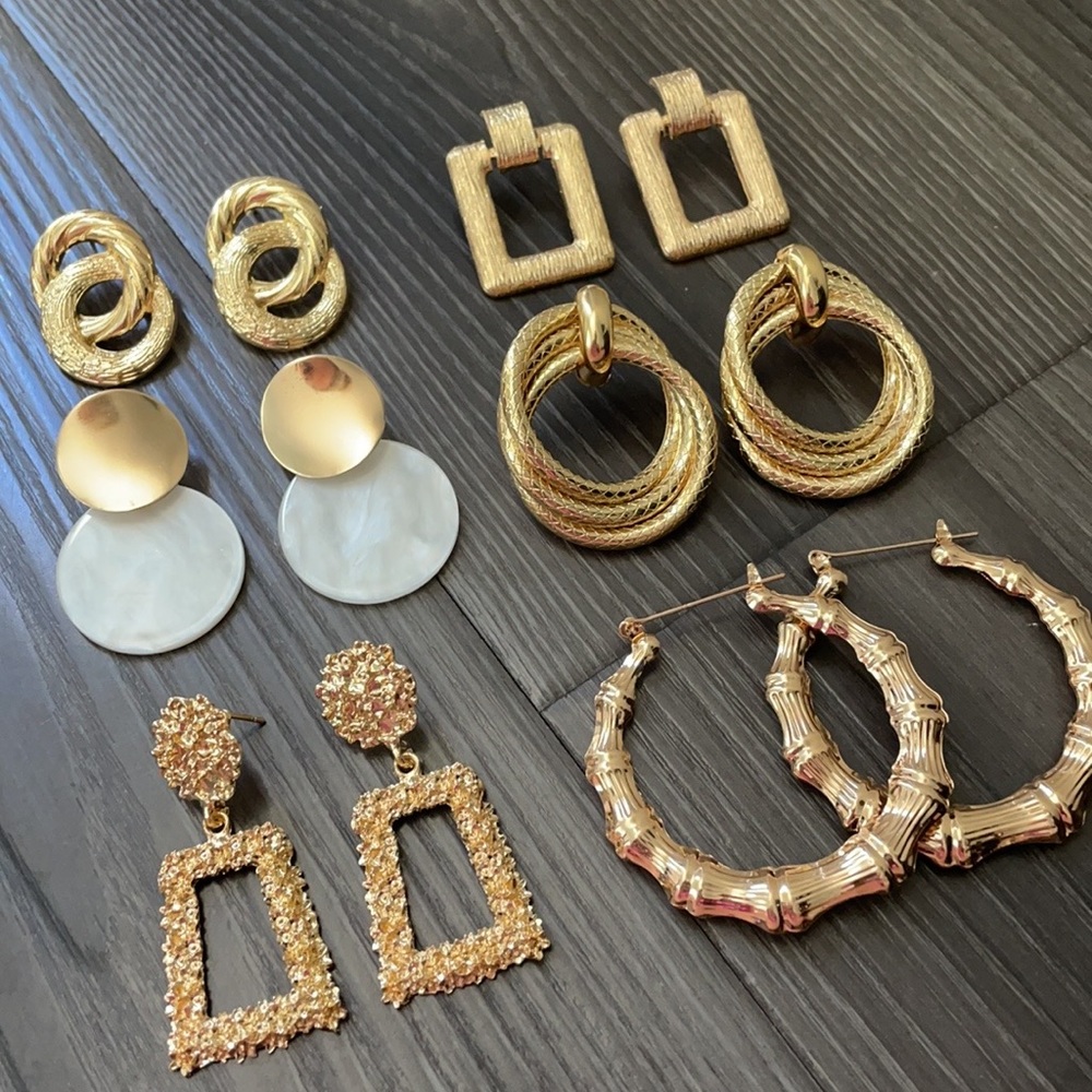 NEW Set of new trendy luxury gold earrings
